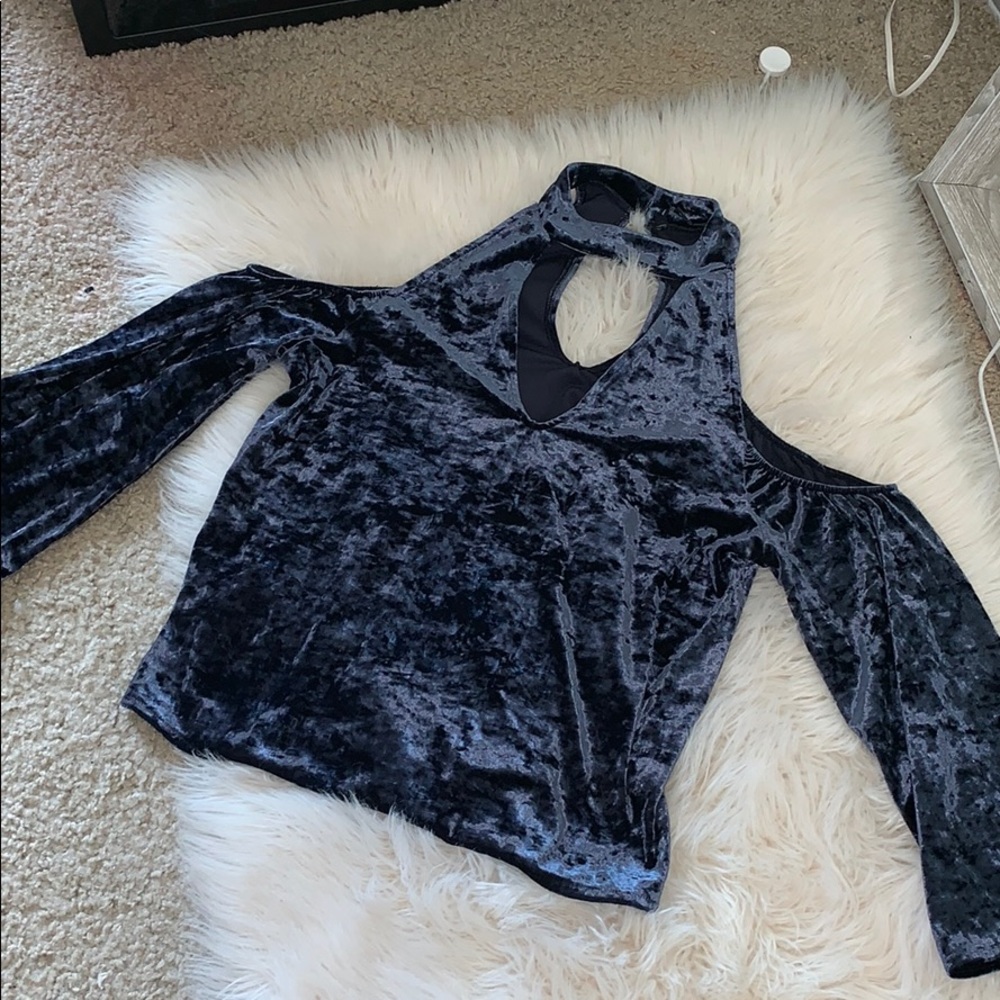 Blue velvet off the shoulder flowy top!